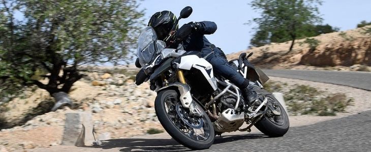 off-road-triumph-900-motorbike